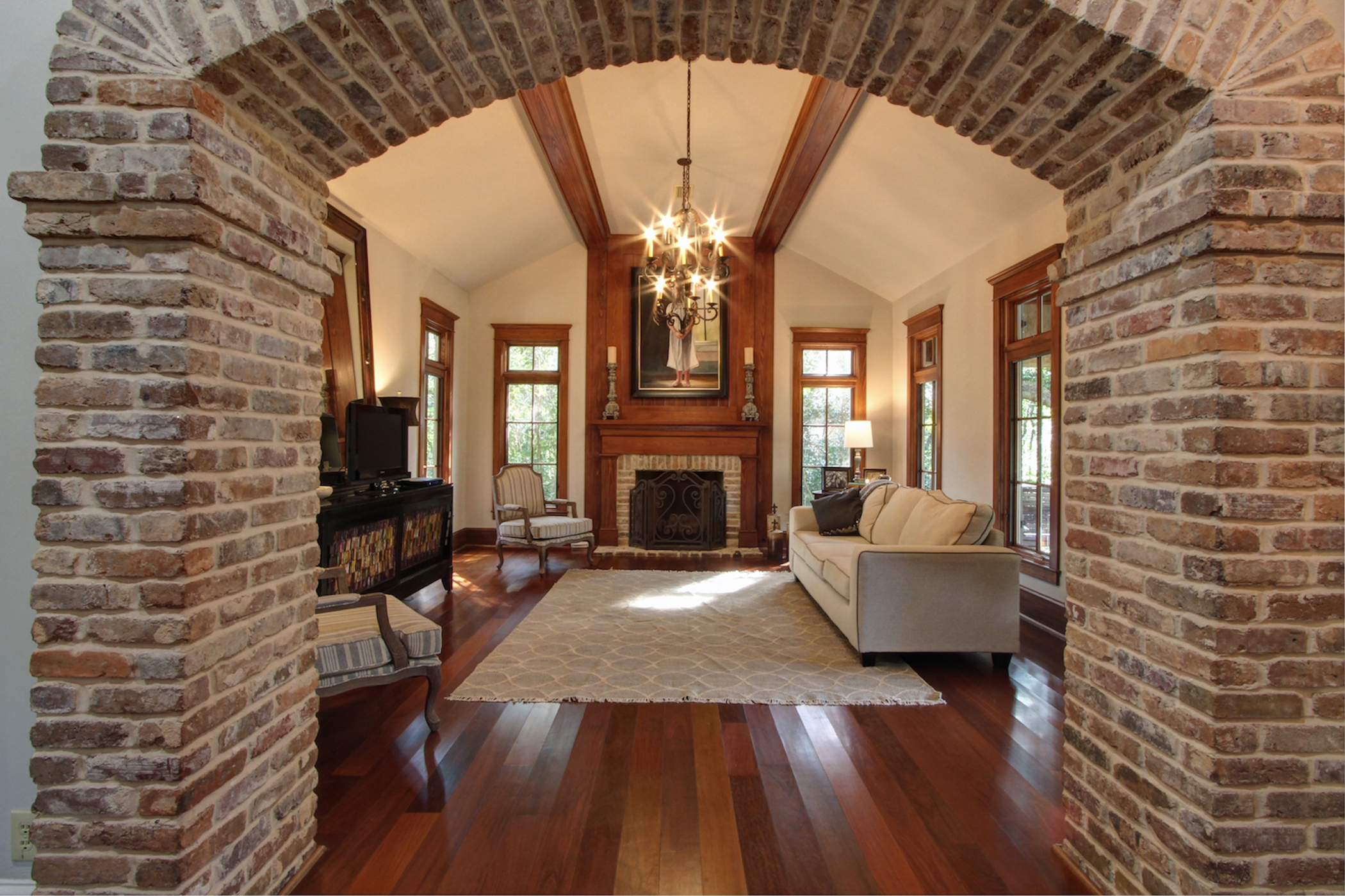 07 Brown, Robert & Jana 115 Oak Ave Res Alison Ashurst Photography living room INT.jpg