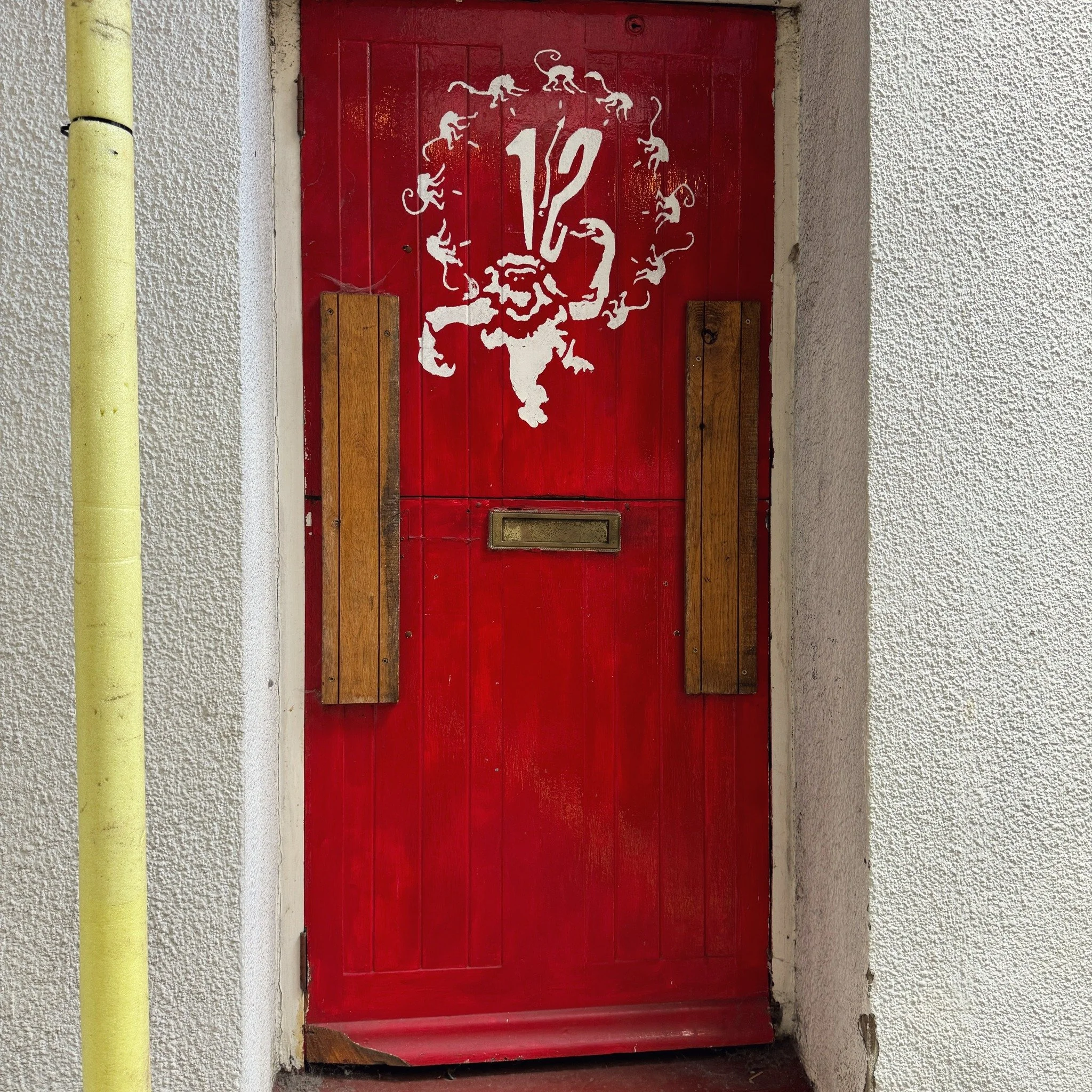 one two: monkeys!

#twelvemonkeys #gilliam #twelve #bristol #crackhorse #christmassteps #monkeys #mon #key