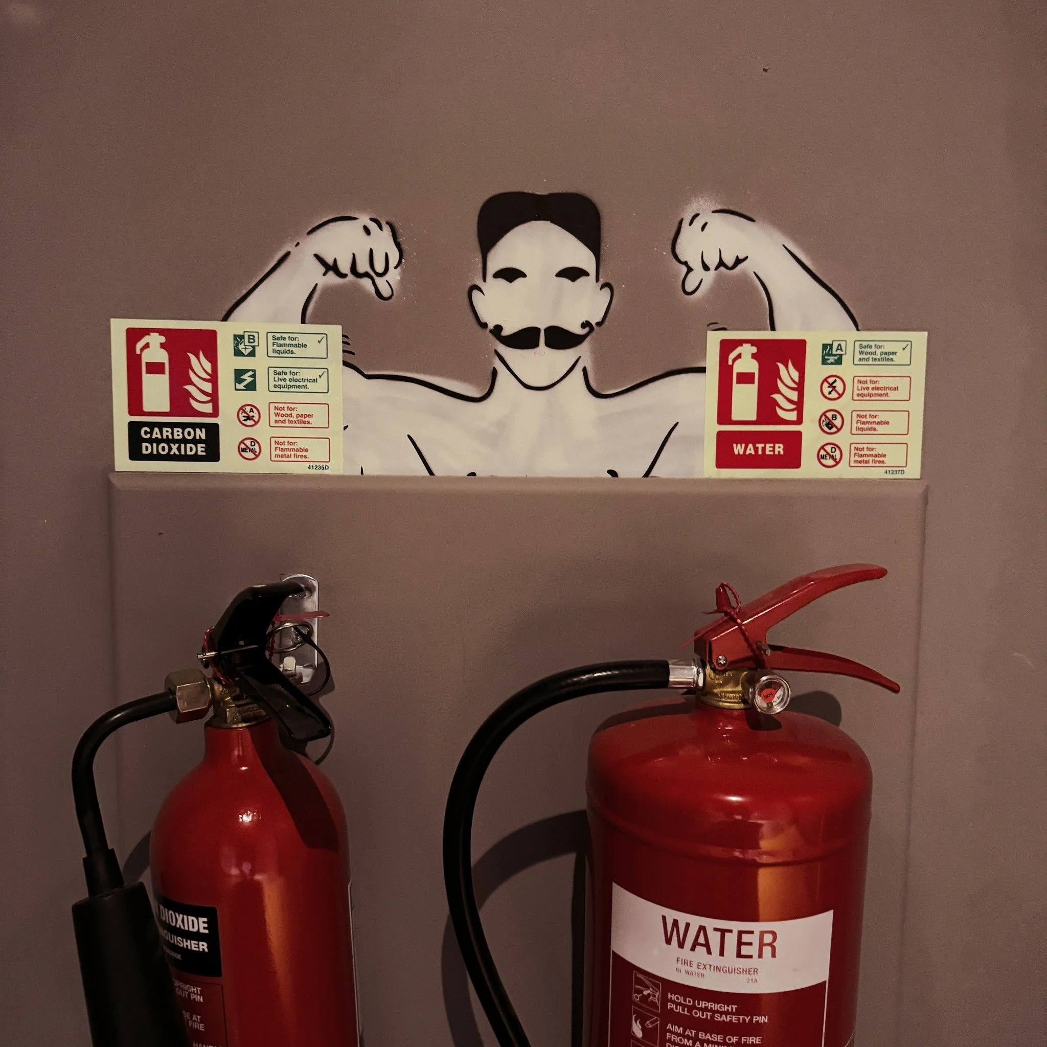 Hidden strongmen.

#quitethecircus #handlebarmoustache #hangingbythehydrants #crackhorse #gunshow #corridorart