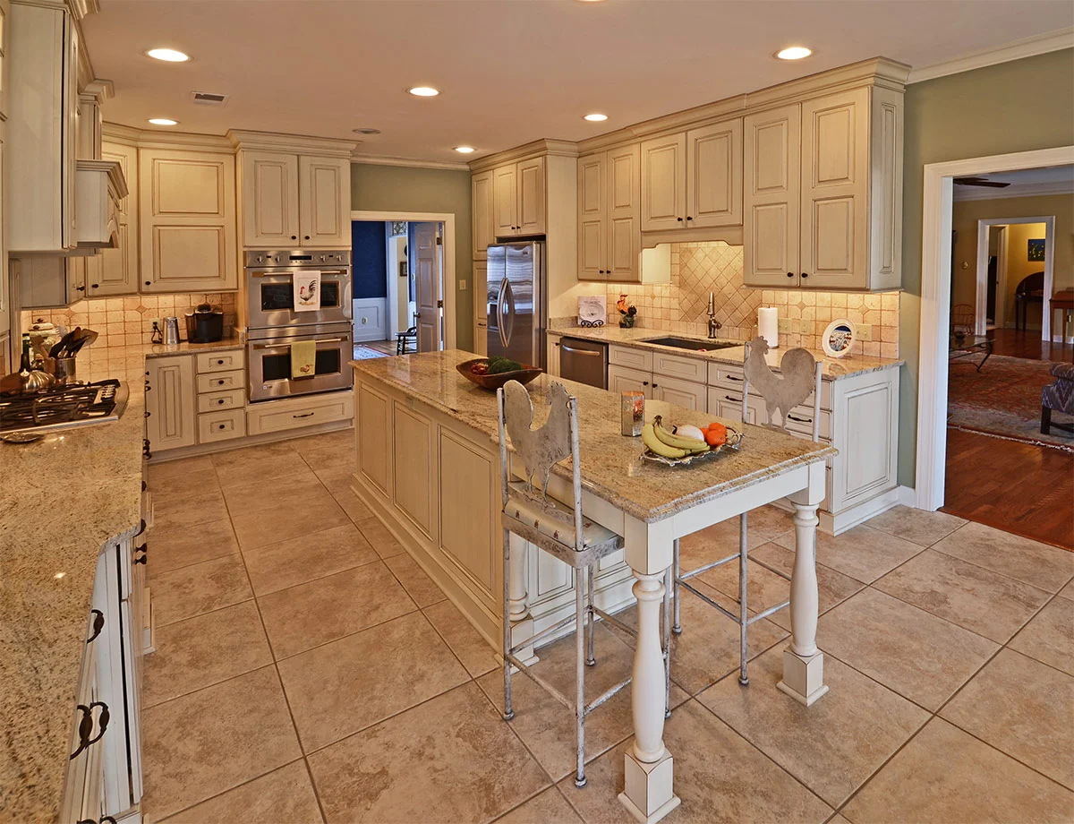 3009shannonoaks_kitSinkside.jpg