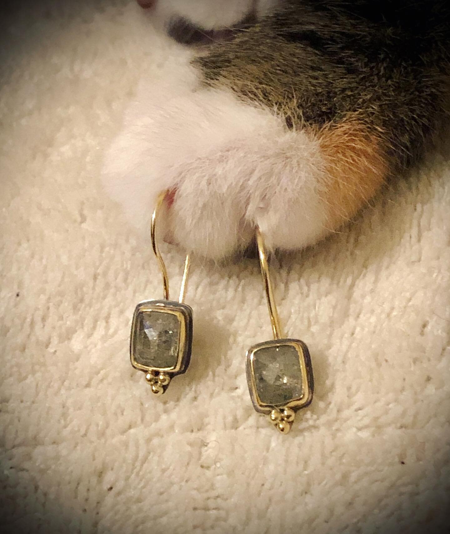 When your new kitten knocks a plant with long drapey vines onto your home jewelry display, you really only have yourself to blame. But shaming her into modeling for me was pretty simple&hellip; she loves diamonds and is a bit of a show off.

#newkitt