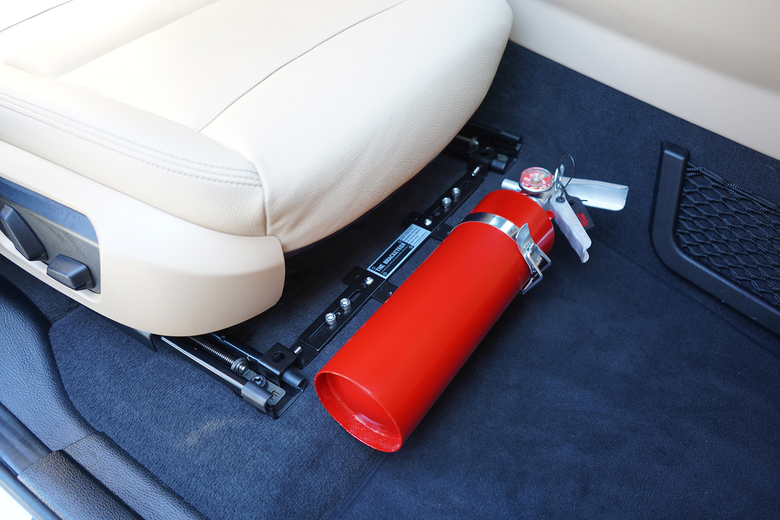 Natruss Fire Extinguisher Holder Extinguisher Mount Nylon red Aluminium 4 Protruding Iron Beads for Jeep Car Models Car Fire 