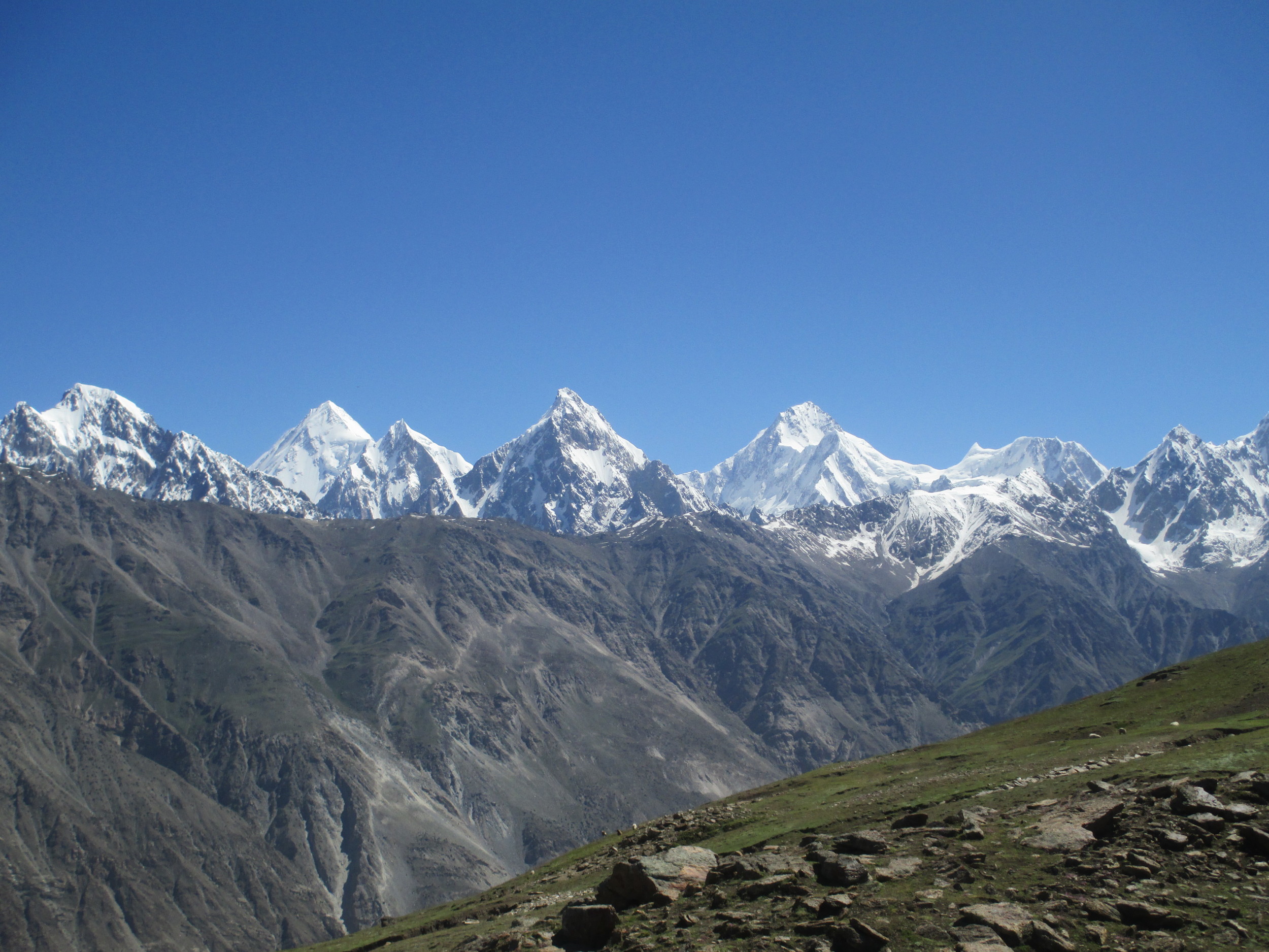 Another range of Giant peaks appears with all sorts of inspiring names Momil Sar 7343 m ,Trivor 7728m ,Khunyang Chish 7852 m etc etc