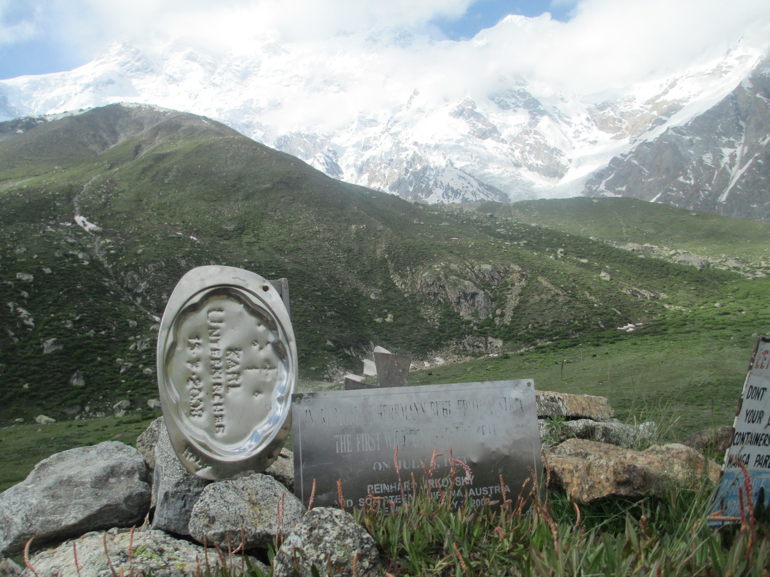 Nanga Prabat - the book writes