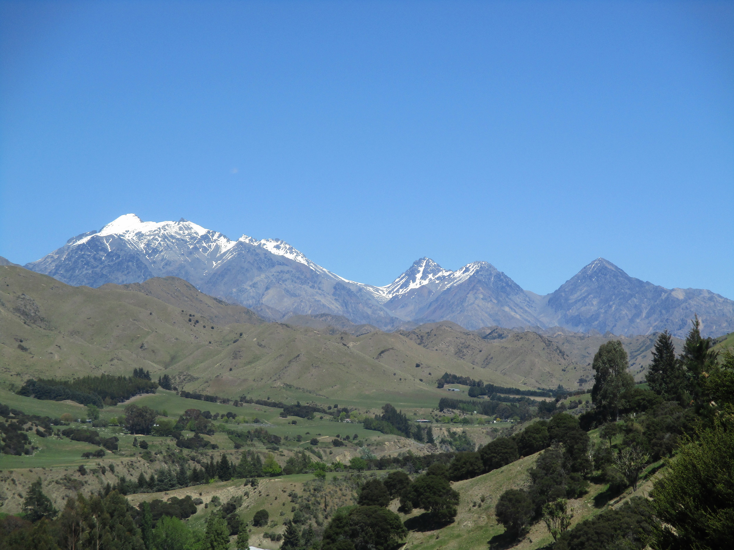   Approaching Tapuae-o-Uenuku via the Awatere valley   