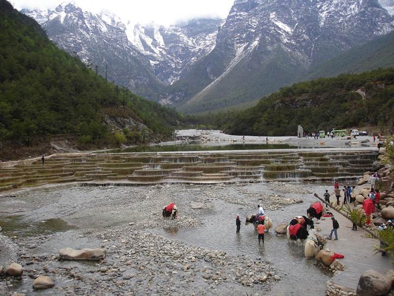  Jade Dragon Mountain range , Yunnan , China 