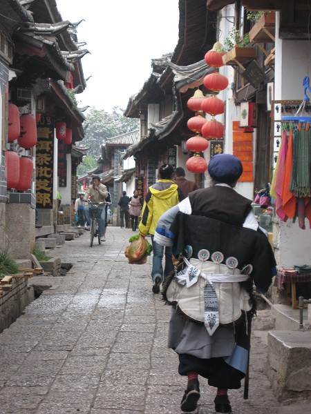  Old Town old woman , Lijiang, China 