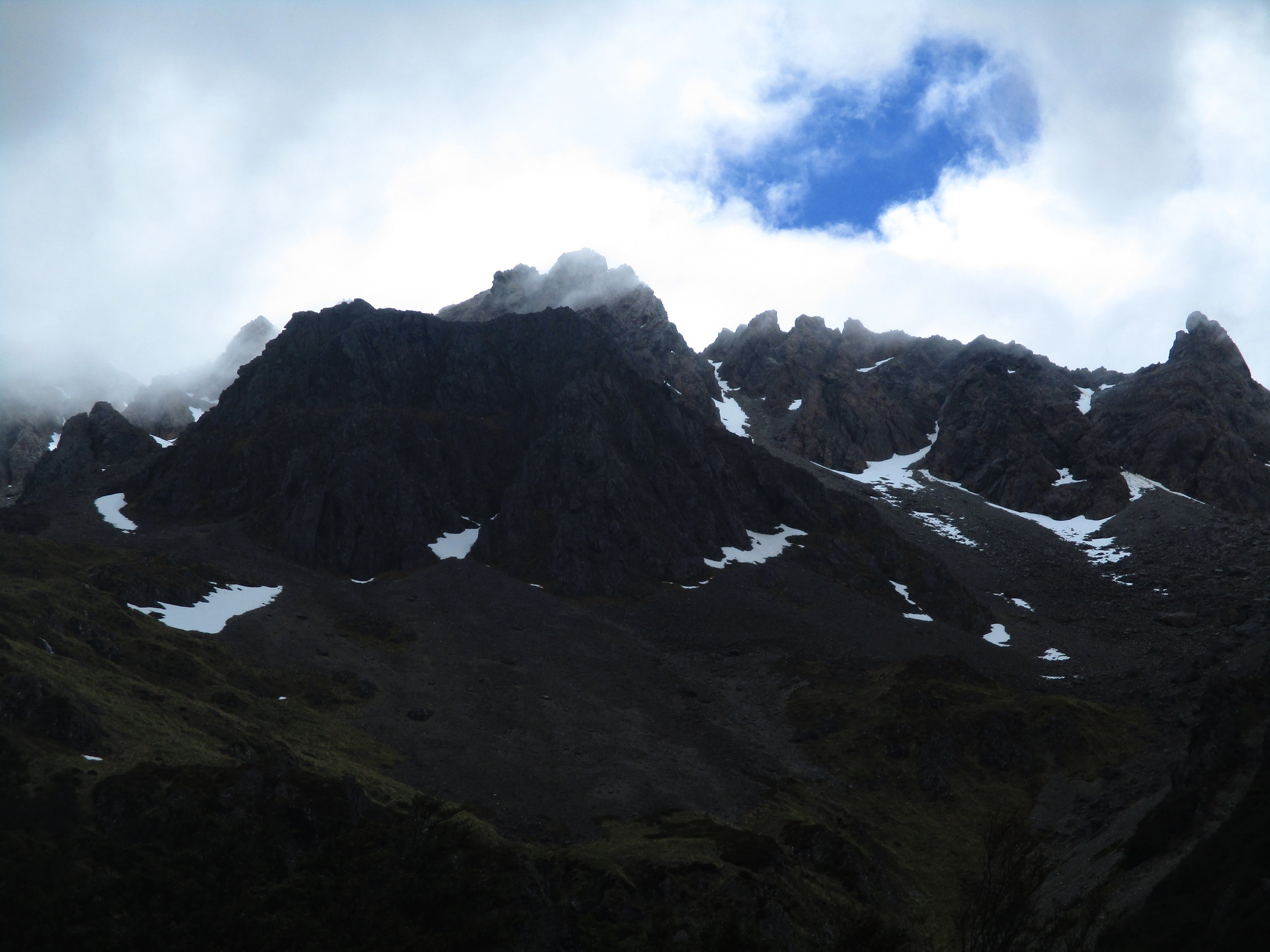 Approaching the peaks around the head of the Hukere valley.