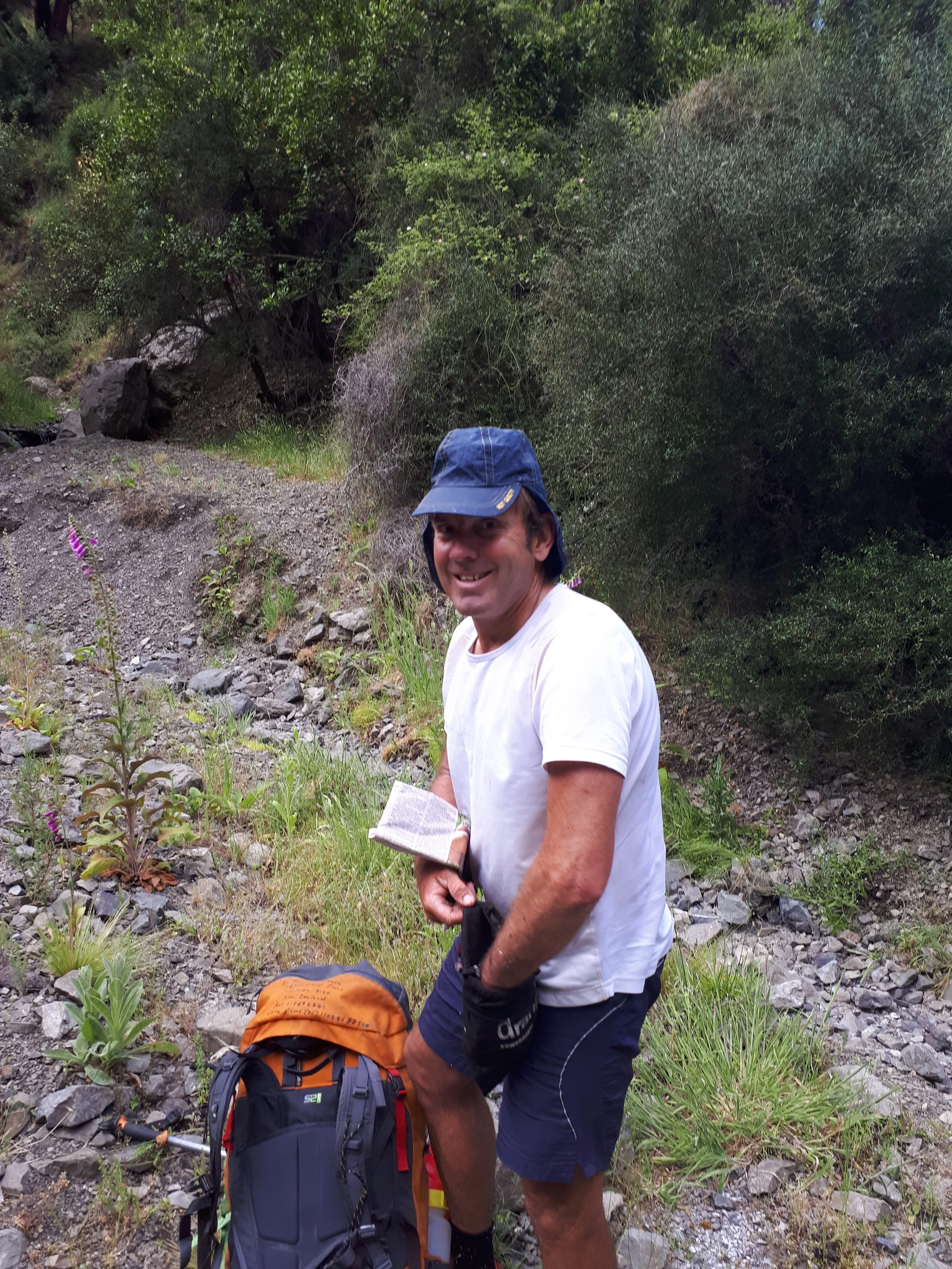 We left late and I'm searching in my bag for lights on the way up the canyon.