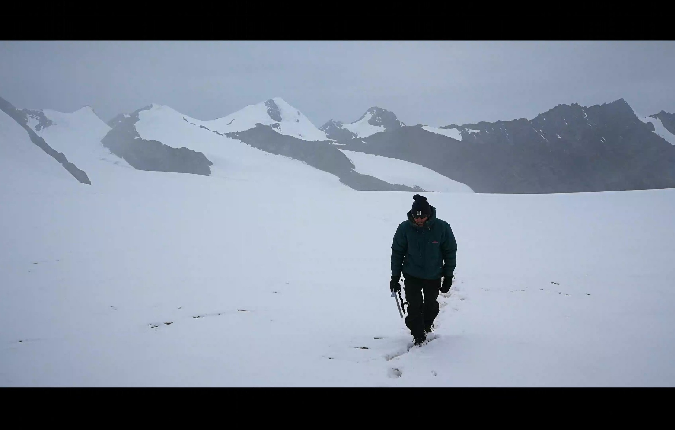 Wandering up Facile Col with Ben Jai Ma above and Sunshine Glacier below.