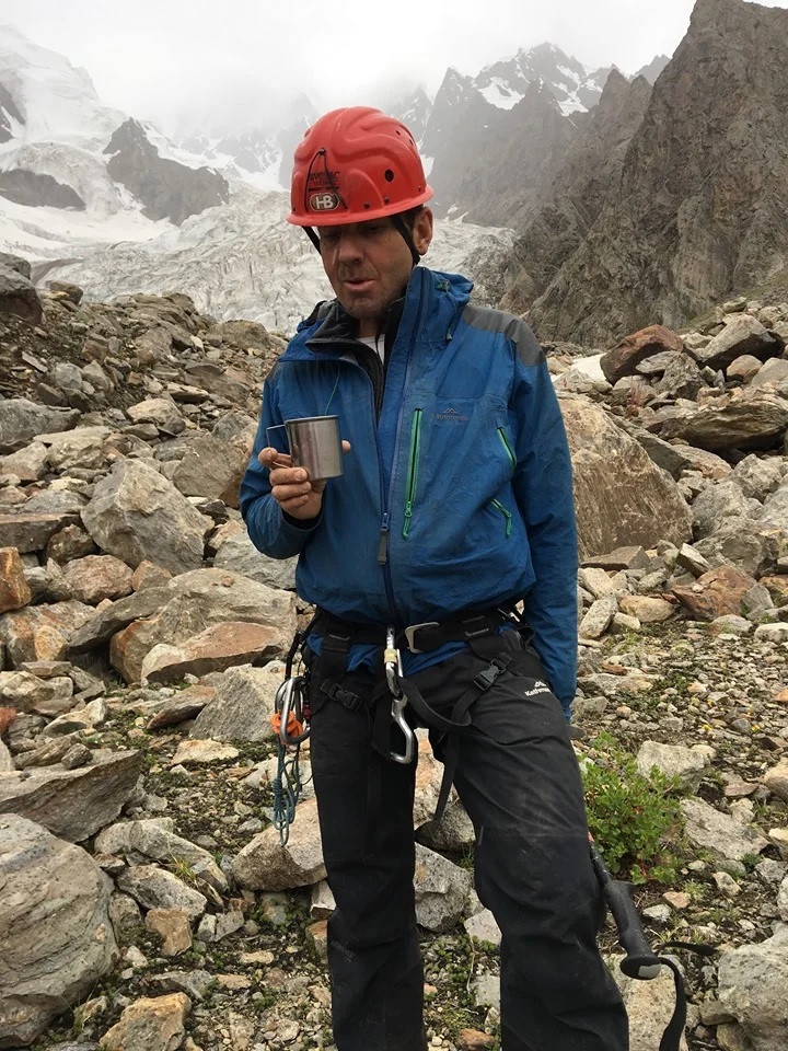 Last descent - the photo tells it all - we never really got beyond the outer defenses of the 2 peaks behind me!!