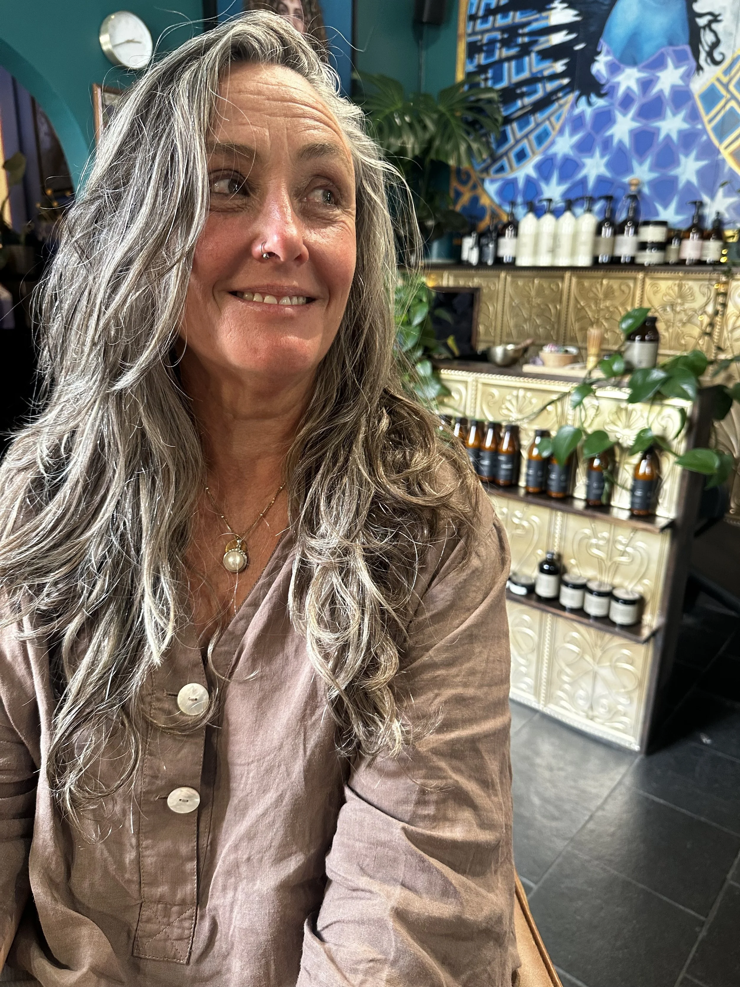  Embracing the Transition... The Art of the Grey Grow Out
