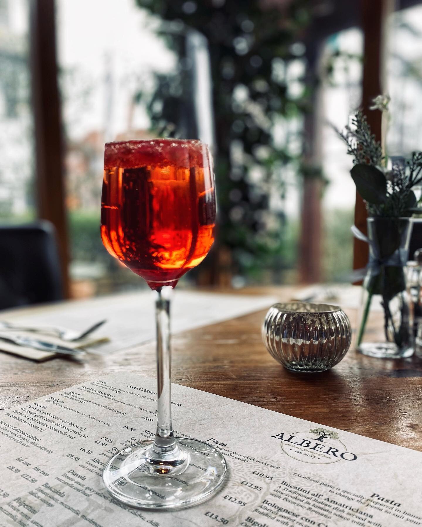 We are entering this festive week with refreshing cocktail of Campari enhanced by the sparkling aromatic note of Prosecco garnished with pomegranate seeds 👌🏻🥂

&hellip; not only does this look beautiful it tastes so delicious and makes a great ape