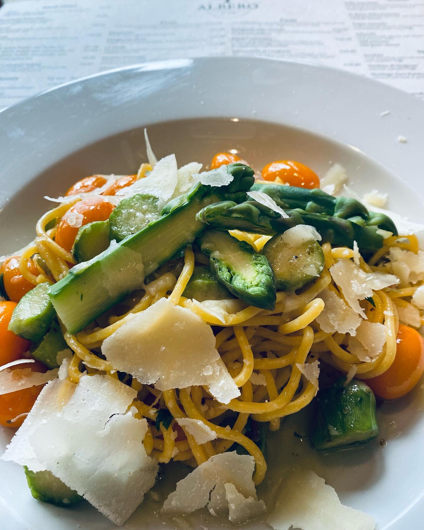 Some clean, fresh and seasonal flavors married in this dish. 
Spaghetti agli asparagi is our new special for this week 🍝 it&rsquo;s so delicious 🤤 🇮🇹 

#springflavours #italianflavours #authenticitalian #newforest #brockenhurst