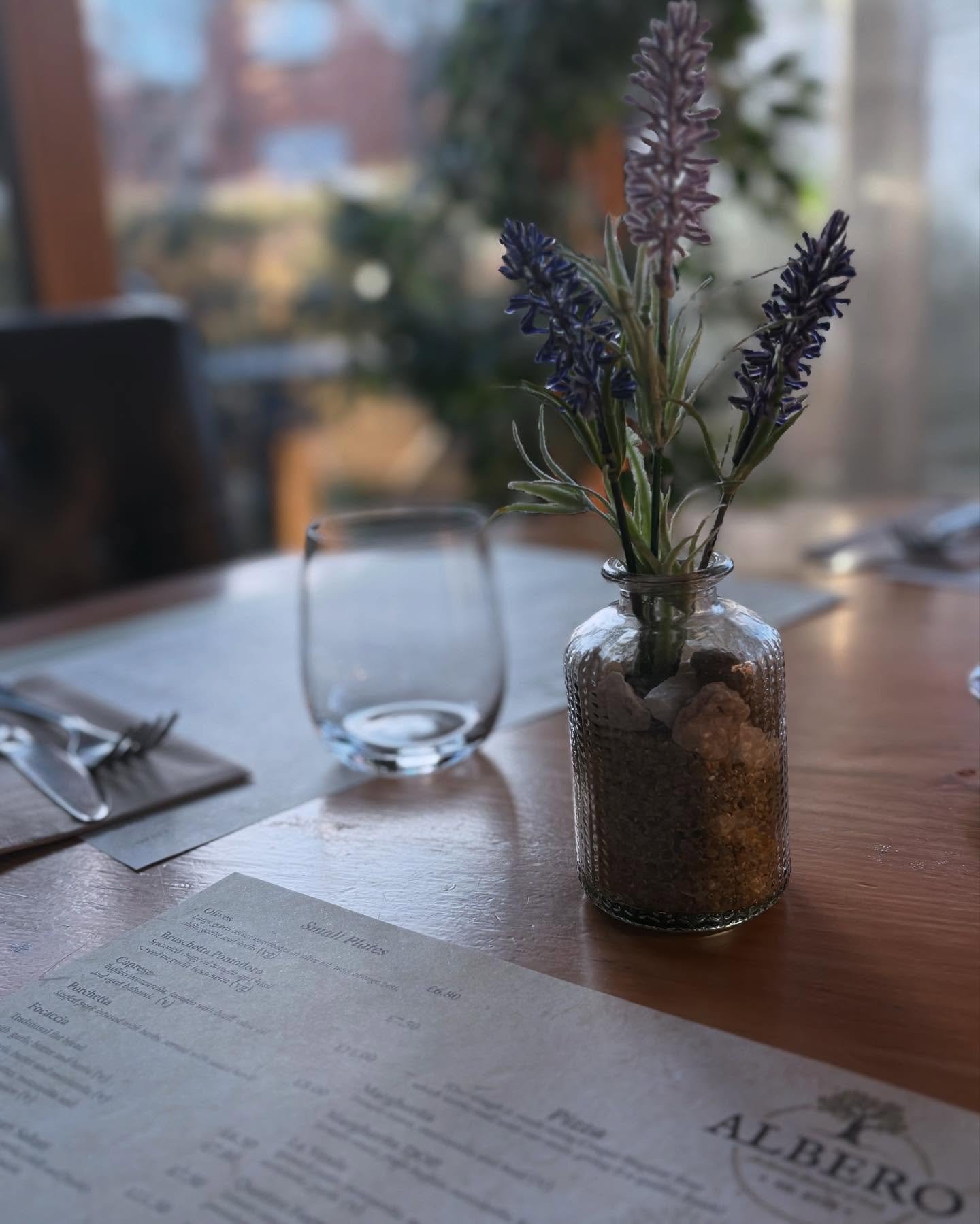 We love this January sunshine ☀️ ❄️ 

#alberobrockenhurst #newforest #brockenhurst #italianrestaurant #january