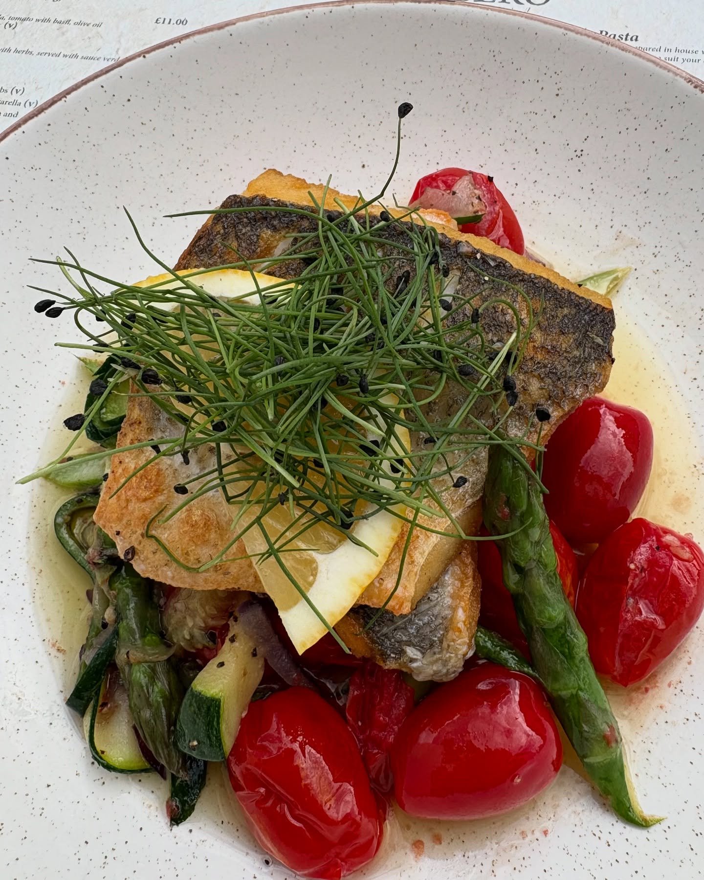 Spigola Primaverile -&gt; pan fried fillet of sea bass with New Forest Asparagus, IOW cherry tomatoes, and courgettes 
Our specials are full of spring flavors&hellip; 🐟 🍅 

#easterspecial #fishpftheday #authentic #italianfood #italianrestaurant #sp