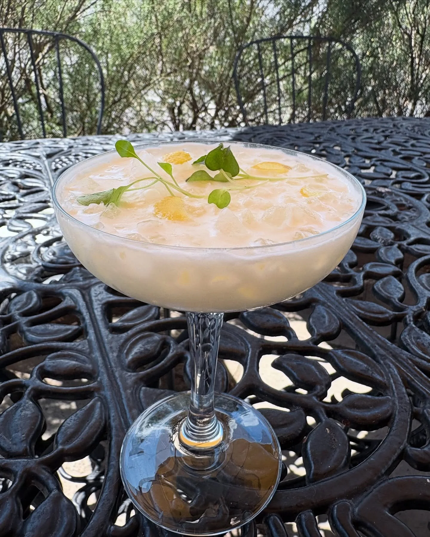 Stravaganza Siciliana is our cocktail of the week &hellip; sassy, scrumptious combination of vodka, limoncello &amp; vanilla cream ☺️

Goes well with this glorious sunshine ☀️ 🇮🇹 

#coctail #italia #italianrestaurant #italy #sicily #limone #limonce