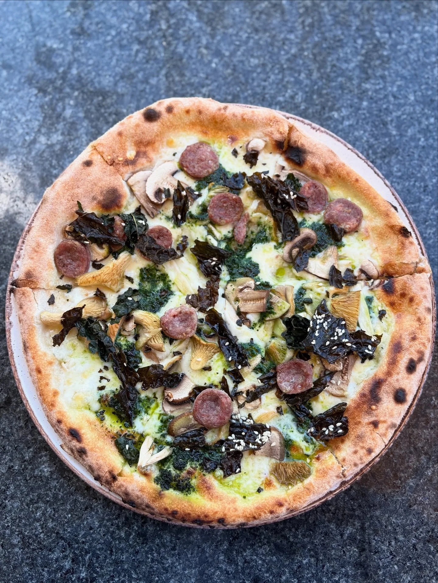Pizza Rustica with mozzarella, cream of Cavolo Nero, wild mushrooms, Tuscany sausage &amp; Cavolo Nero sesame crisps &hellip; 🍃 🍂 
Our pizza of the week ! 

#albero #brockenhurst #autumn #pizza #authentic #italianfood #italianrestaurant #newforest 