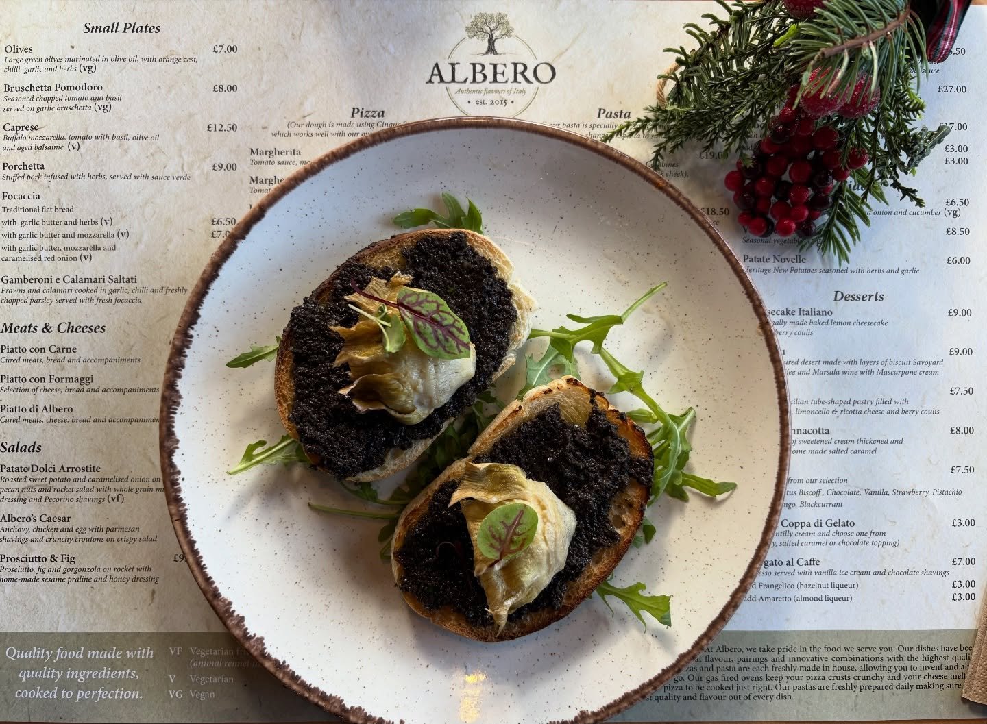 Bruschetta con tapanade di olive e carciofi fritti on our Christmas specials 😋

#seasonal #specials #christmas #festivefood #italianfood
