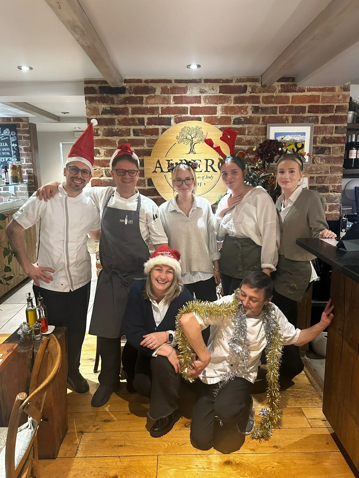 Merry Christmas from the Albero team 🎄 💫 

#christmas #albero #brockenhurst #newforest #christmasmagic