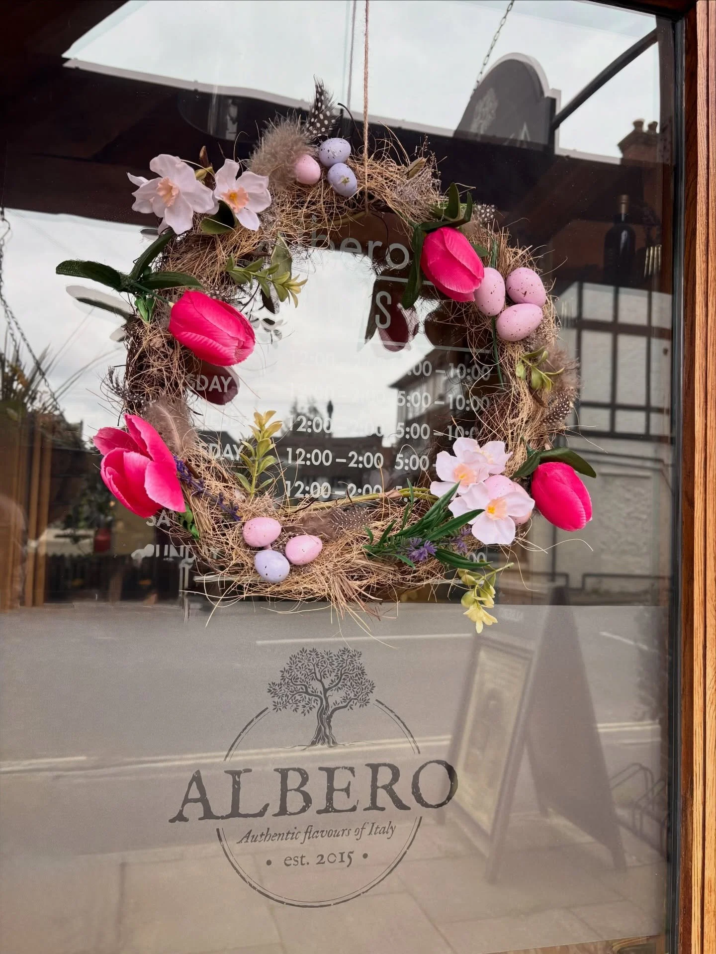 Buona Pasqua 🐣 🌼 🇮🇹 

From all us in Albero.. 

#italianrestaurant #authenticfood #italianfood #newforest #brockenhurst