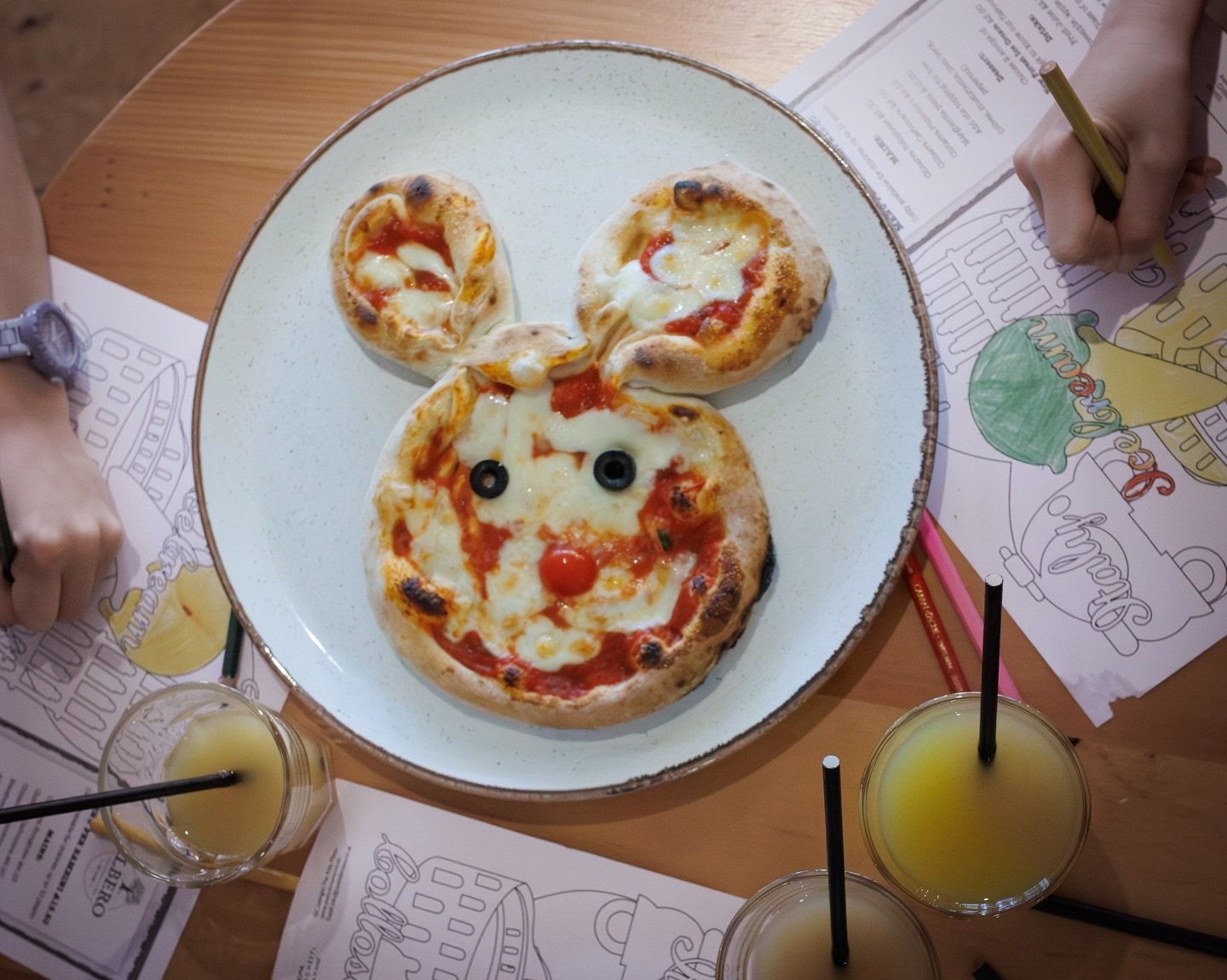 Dining with little ones is always fun @albero_brockenhurst 🧒🏼 👶🏻 👧 🍕 🍝 

#alberobrockenhurst #familyfriendly #goodvibesalways #creatingmemories