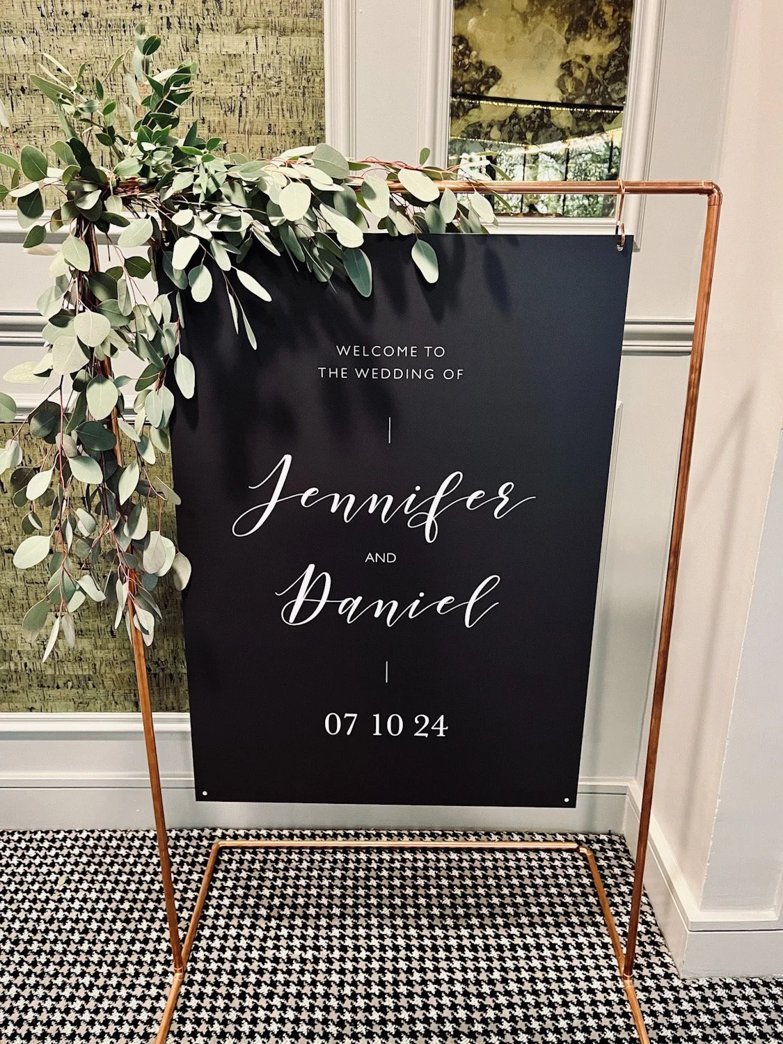 ©Lovelee_Arch_Welcome_Sign.JPG