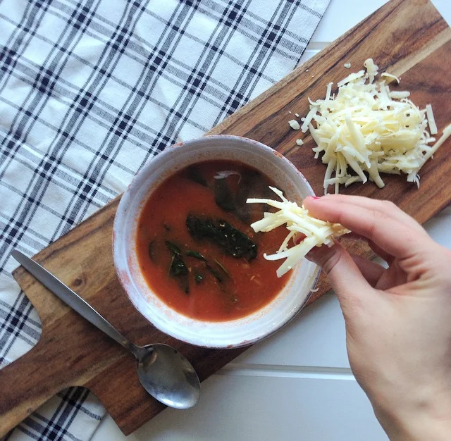 Tomato soup with thyme and spinach