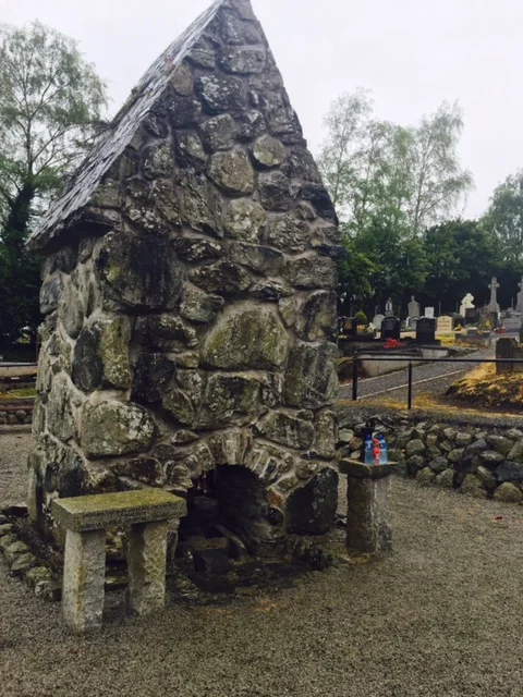 Tobar Beannaithe Bhrónaí i gCaisleán Ruairí - St Bronaghs Holy Well in Rostrevor.