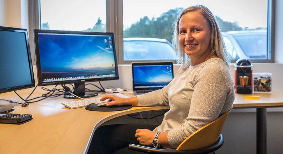 Kathrine Molvik på FeC's kontor i gründerfellesskapet til Industriutvikling Vest.