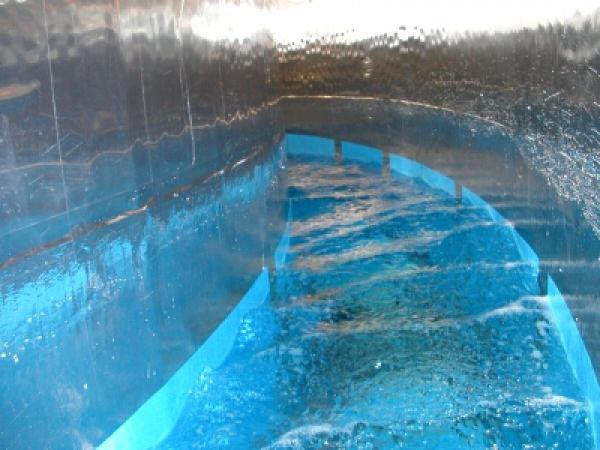 Laboratory experiment on air-sea gas exchange of greenhouse gases