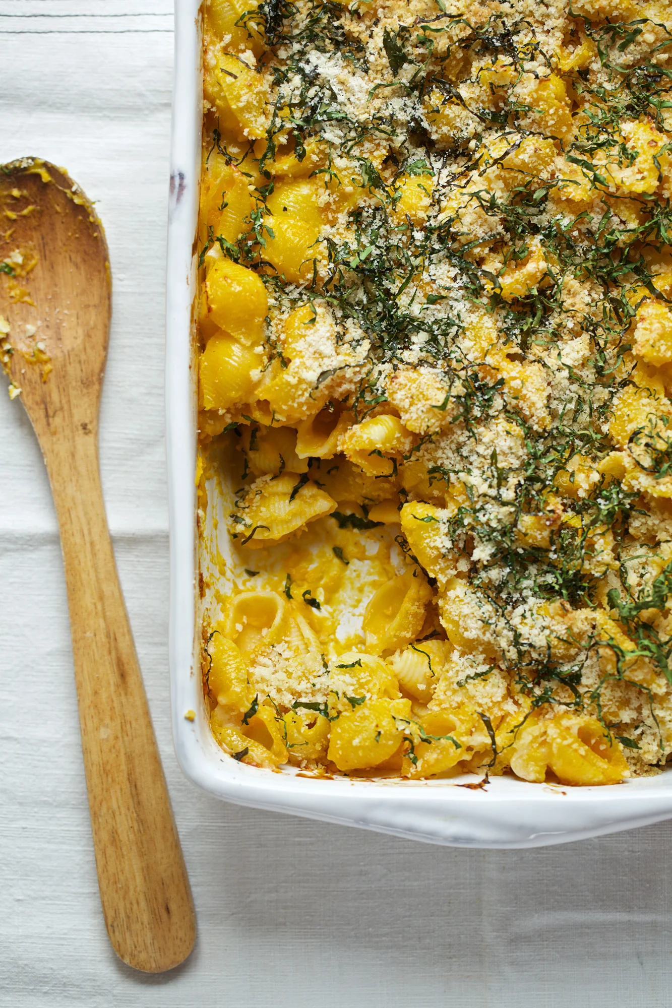 Macaroni and cheese has long been my favorite food. My friends' moms even thought this was all I ate when I was a little kid, because it's all I would ask for when I went to their houses! But you can make the already awesome mac and cheese even awesomer by making it Pumpkin Macaroni and Cheese , according to this recipe. I might have a new favorite food.