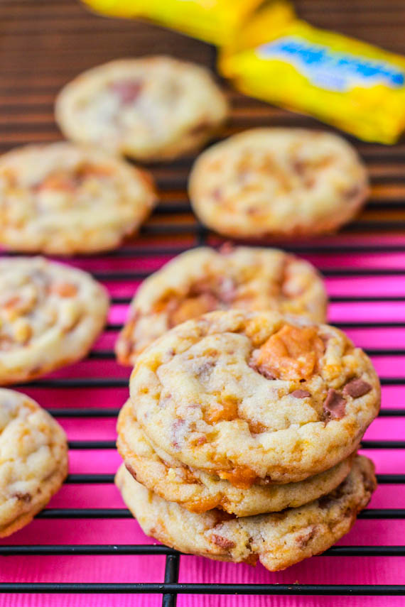 Butterfingers rock, but they're just a little crunchier than some of us may like. Who really wants all those bits and pieces stuck in our teeth, anyway? These Chewy Butterfinger Cookies take the flossing out of the equation and make the Butterfinger experience exponentially better. 