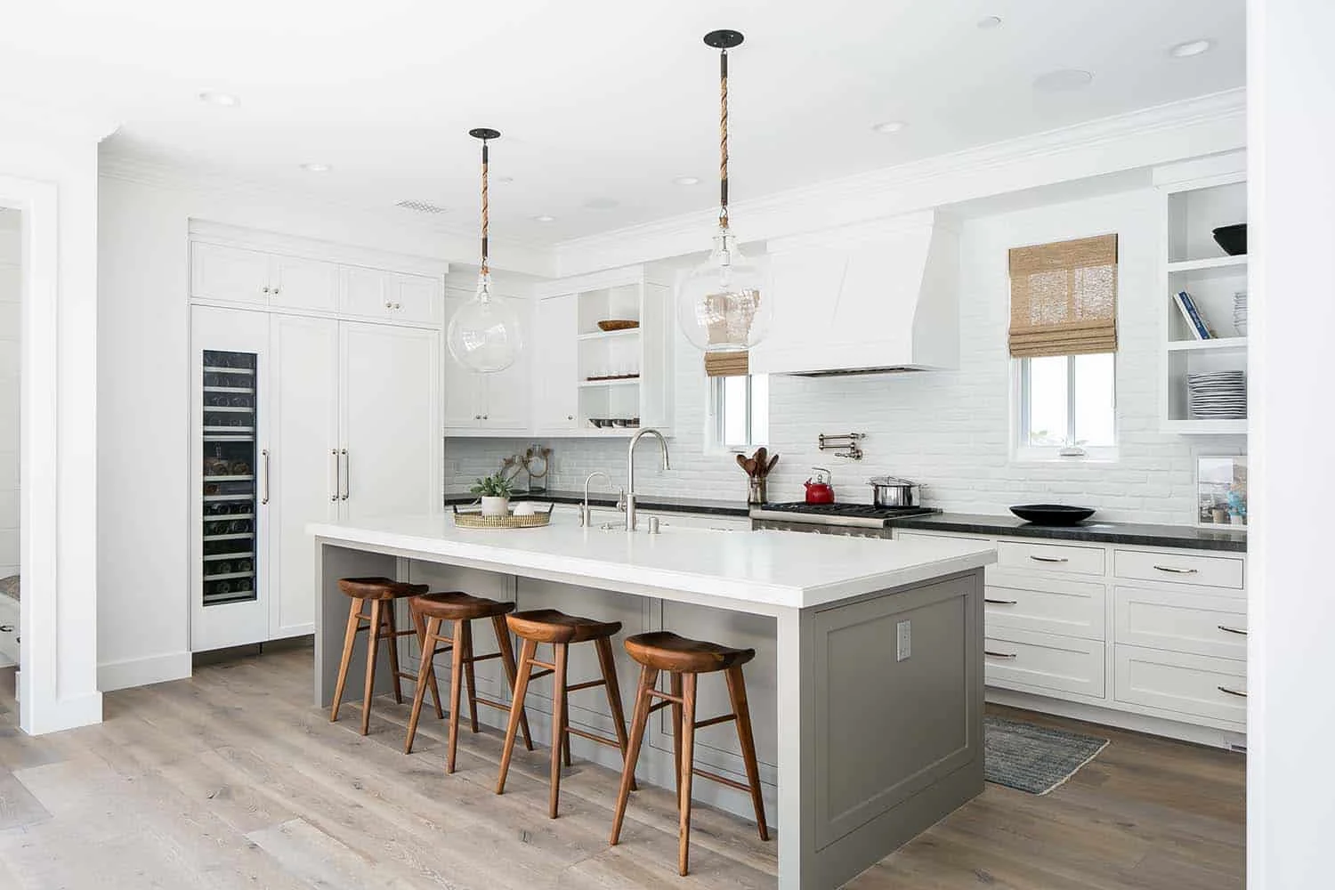 Beach-Style-House-Graystone-Custom-Builders-07-1-Kindesign.jpg