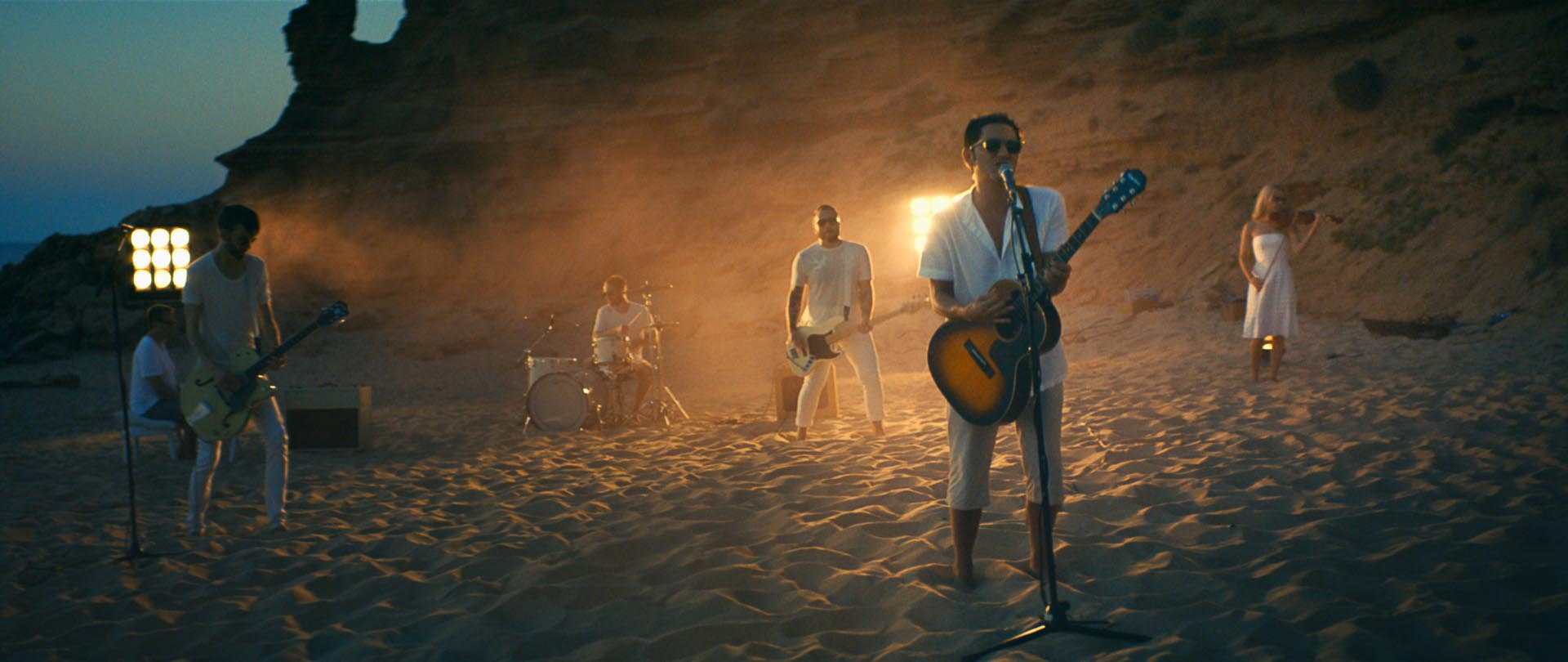 Placebo perform 'Jesus' Son' on the Sardinian beach