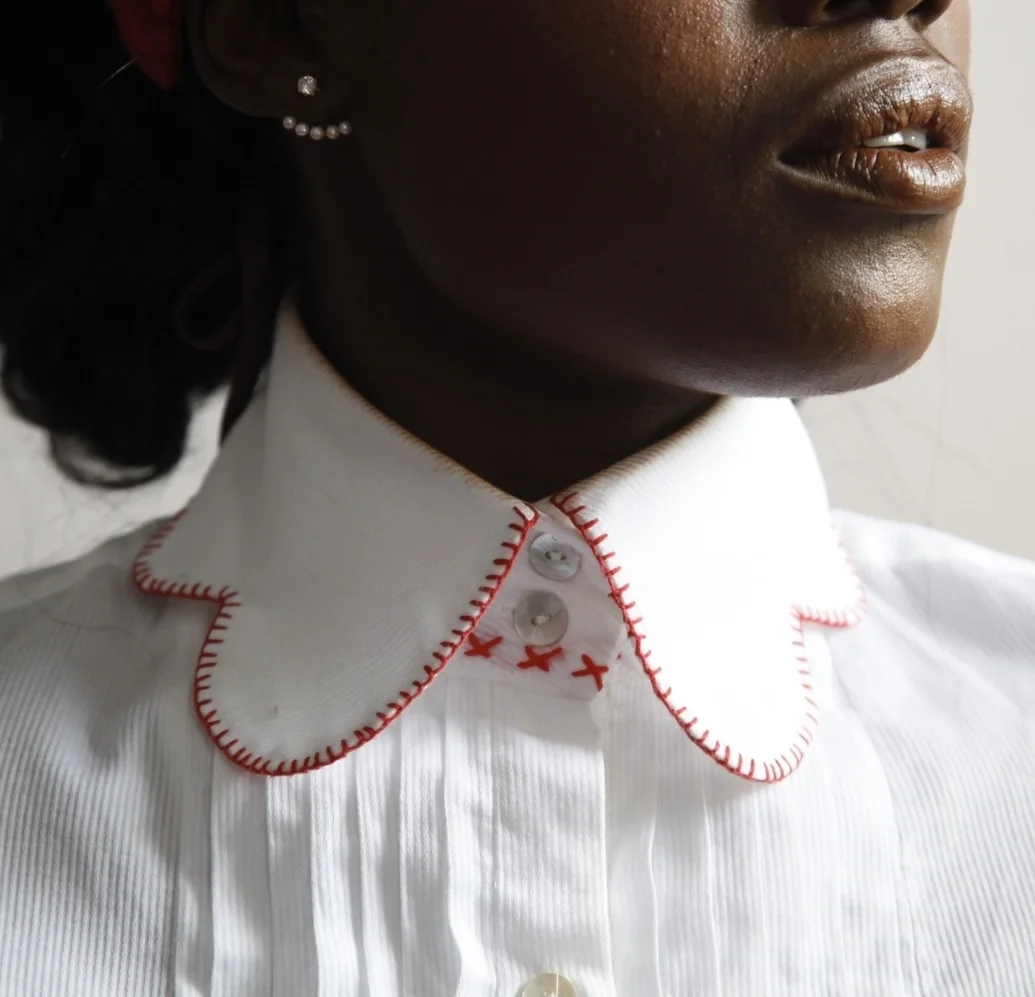 scalloped collar with blanket stitch detail