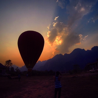 Hot air balloon landing