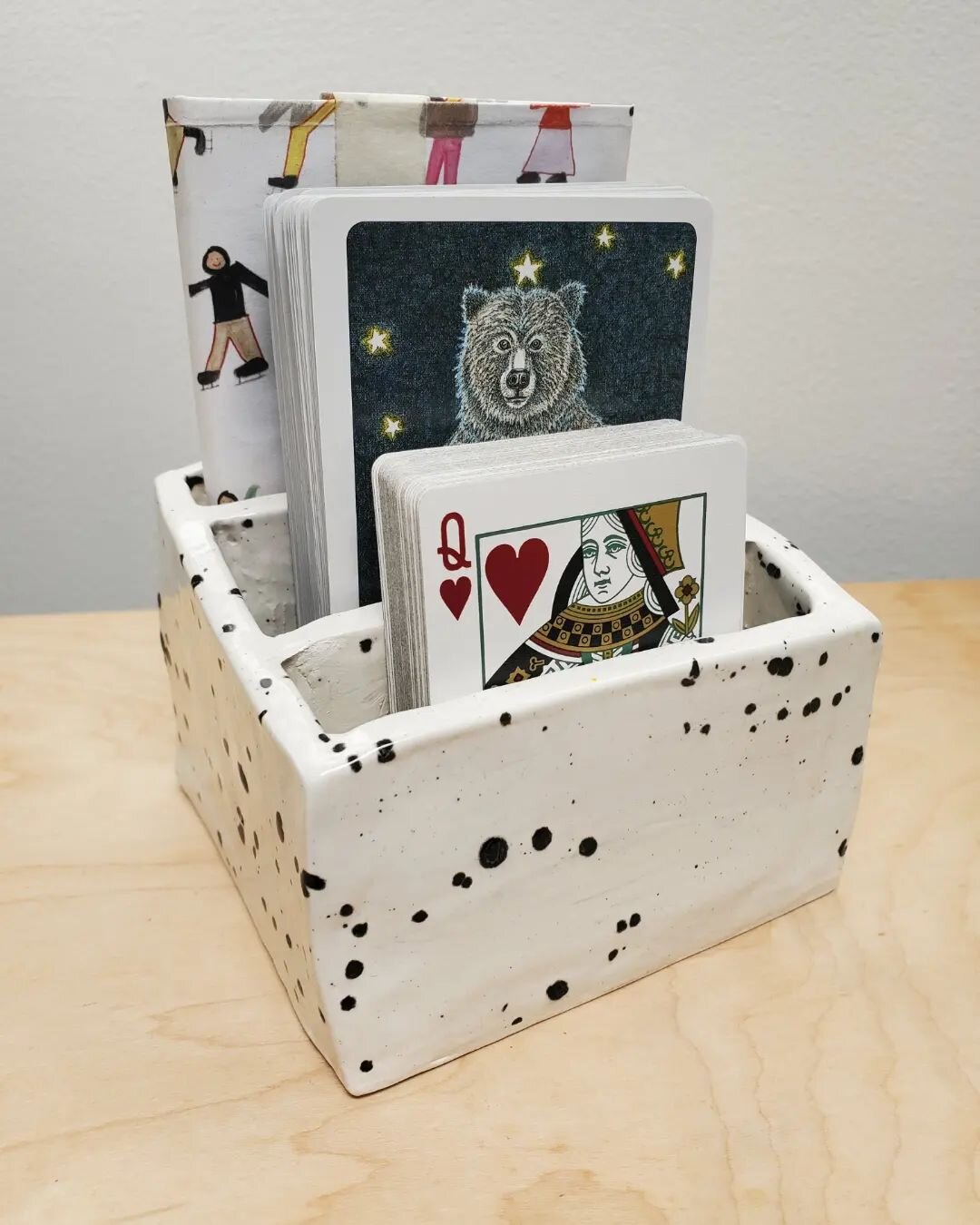 ⭐ Custom card holder I made in ceramics class! ✨ 

I wanted a place to store these precious items vertically, instead of having them lined up in stacks on my shelf. They tended to fall over and get strewn about.

Now there's a home for playing cards 