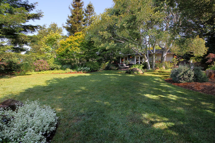 Original landscape design: Mark Brown, Fountainhead Landscape, Sacramento