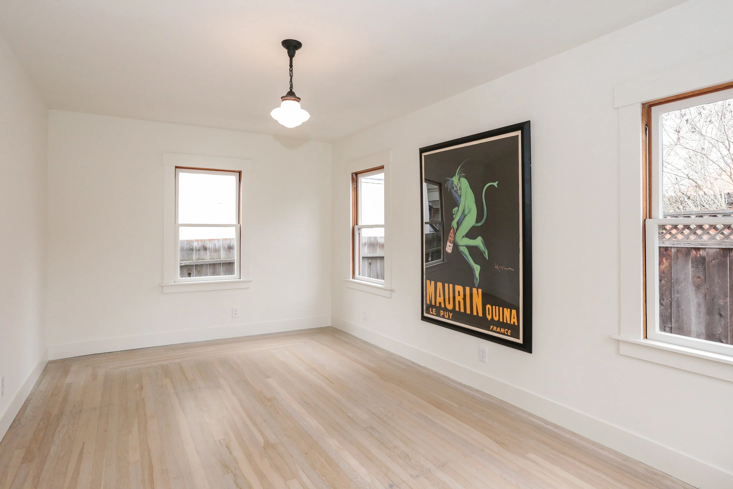 Ceiling: White Dove (flat), Walls: White Dove (satin)