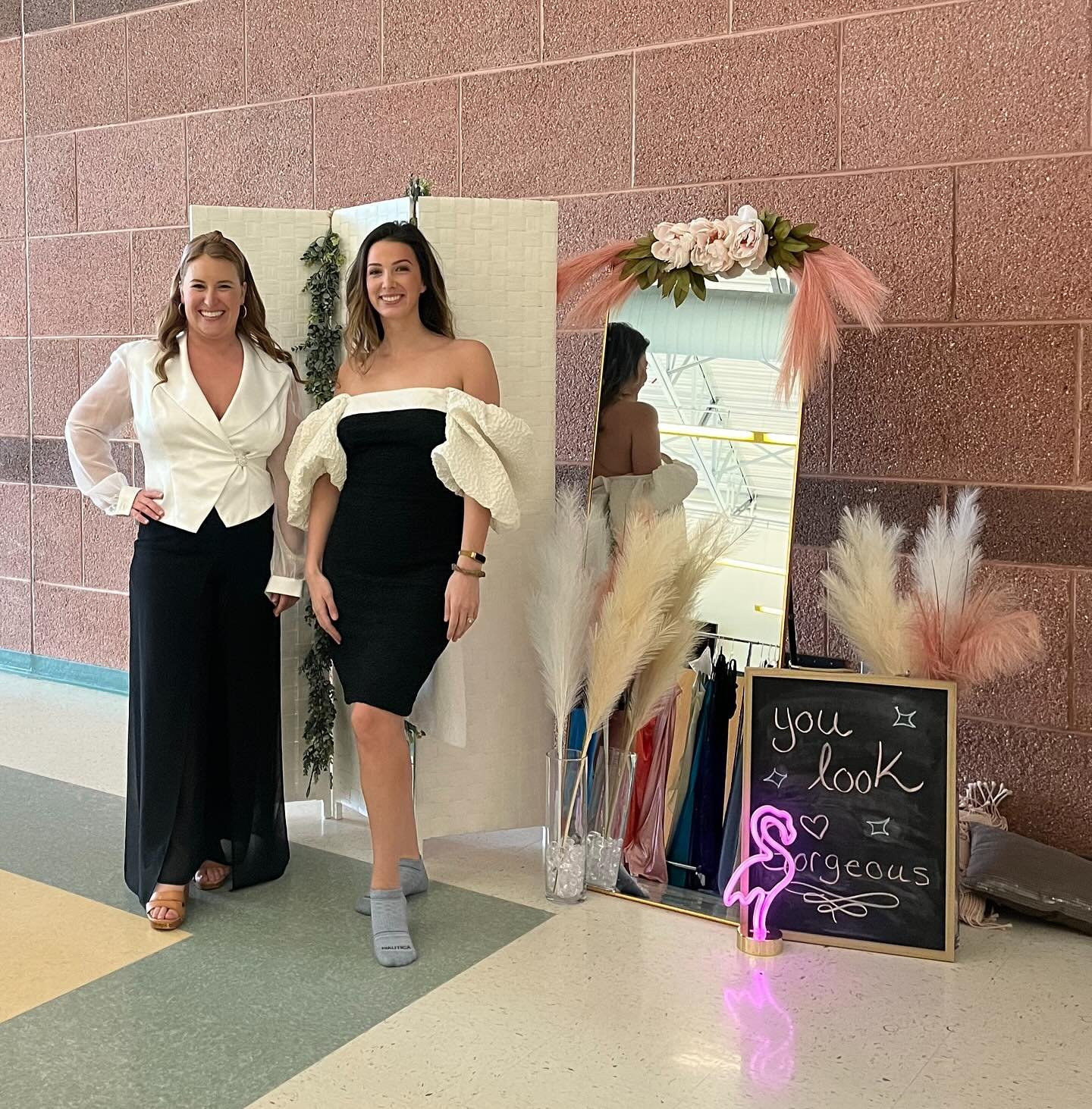 Thank you to @professionalsinpink for always finding ways to serve our Delaware community 🫶🏼🫶🏼🫶🏼 
Today&rsquo;s prom dress drive was an absolute blast and everybody left with stunning dresses that seemed like they were made for them 🥹🩷 It was
