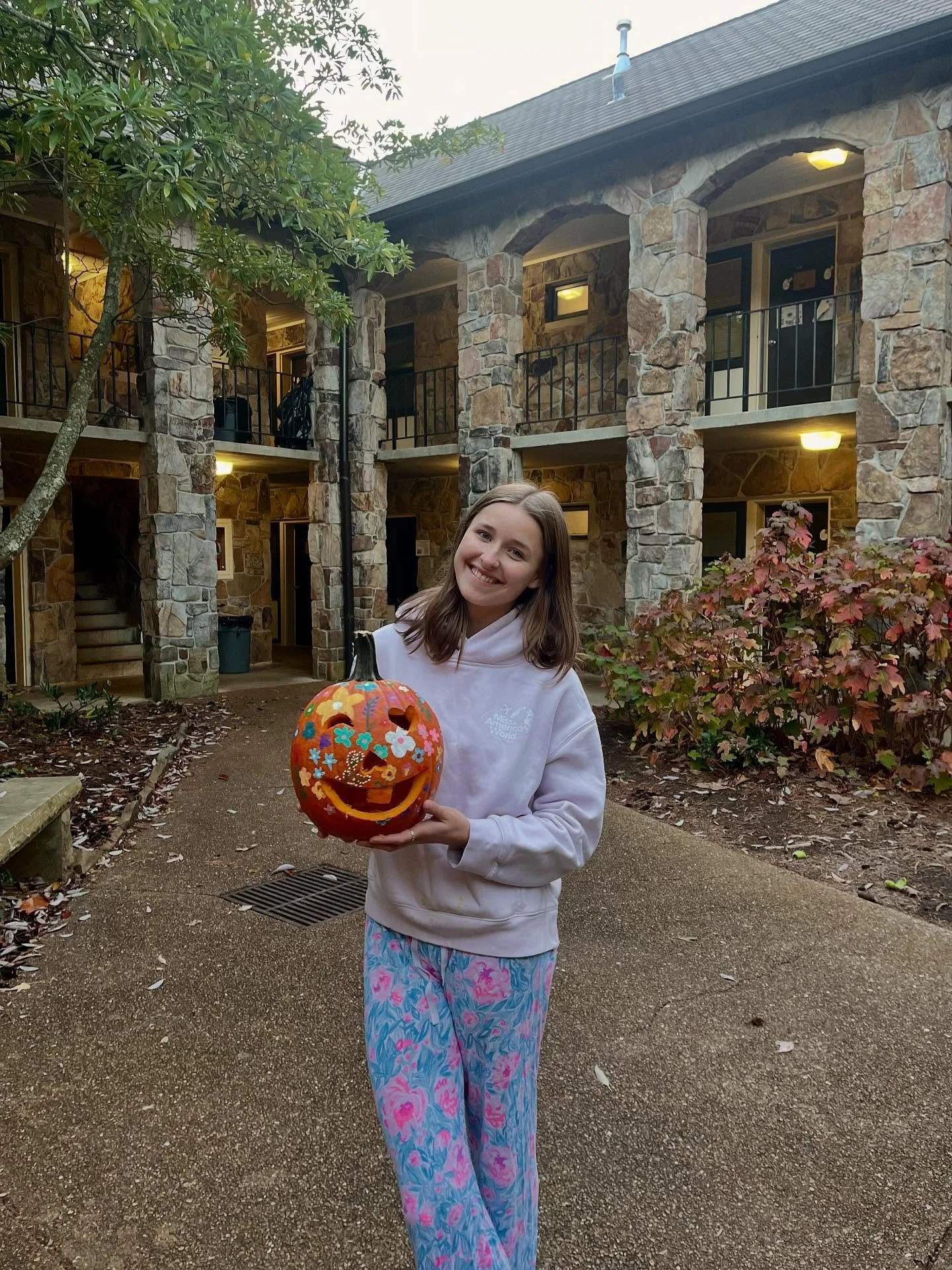 Happy Halloween! 🎃 This afternoon my friends and I carved pumpkins!! Wishing everyone who celebrates a safe and fun evening. 😆🧡

#MissDelaware #MissDelawaresTeen #MissDeOrg #MissAmerica #MissAmericasTeen #AveryEileen  #OfficiallyHer #MAO #MDSO #Th