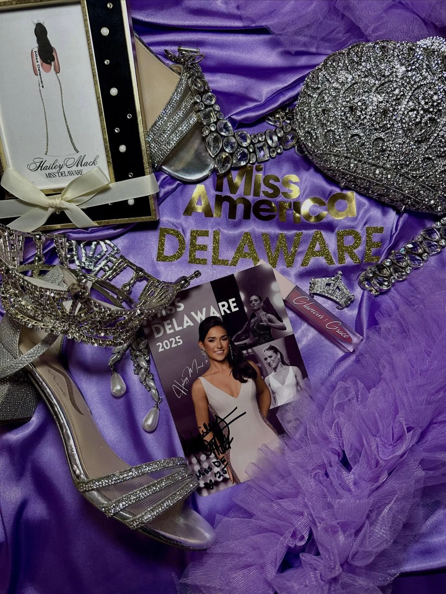 Any day as Miss Delaware is a good day ✨ 

Robe: @robes_by_msasoebi 
Crown, ring, pin: @hollyhardwickcrowns 
Purse: @creationsbynikilassiter 
Lipstick: @glamourandgrace.spa 
Photo card picture: @carlosvelezstudios 
Jewelry: @beachesthegreentruckshop 