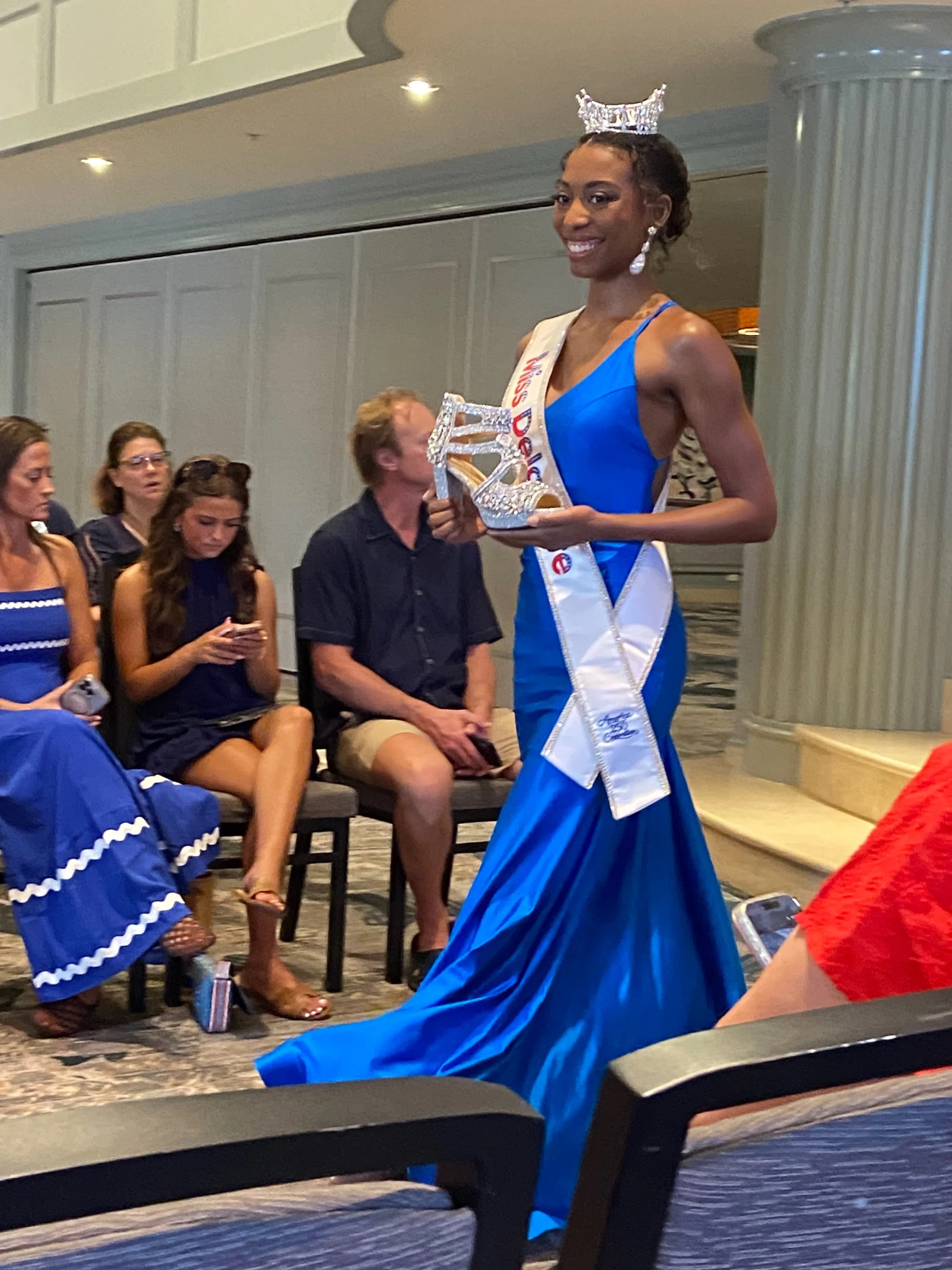 💎Our Diamond State Queen looked fabulous at the (indoor!) Show Us Your Shoes Parade!! THANK YOU to @justbeingmom for creating the perfect diamond theme shoes for us! 
💙 and thank you to @mycecileboutique_ for the beautiful blue gown! 
&bull;
&bull;