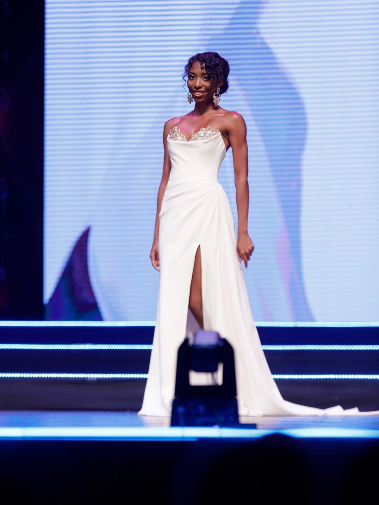 THIS IS A @mycecileboutique_ AND @jovanifashions FAN ACCOUNT ‼️🚨

Anaya looked absolutely stunning in her Jovani gown from Cecile Boutique during last night's preliminary competition. Thank you to everyone who helped make both Anaya's and Erin's gow