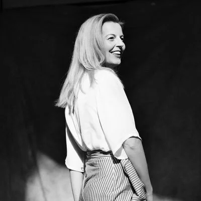 Blockchain missieleider en technologie-junkie Marloes Pomp vertelt je wat je moet weten over blockchain. Geen abstracte termen en ''ver van mn bed-show', maar helder, to the point en toepasbaar.