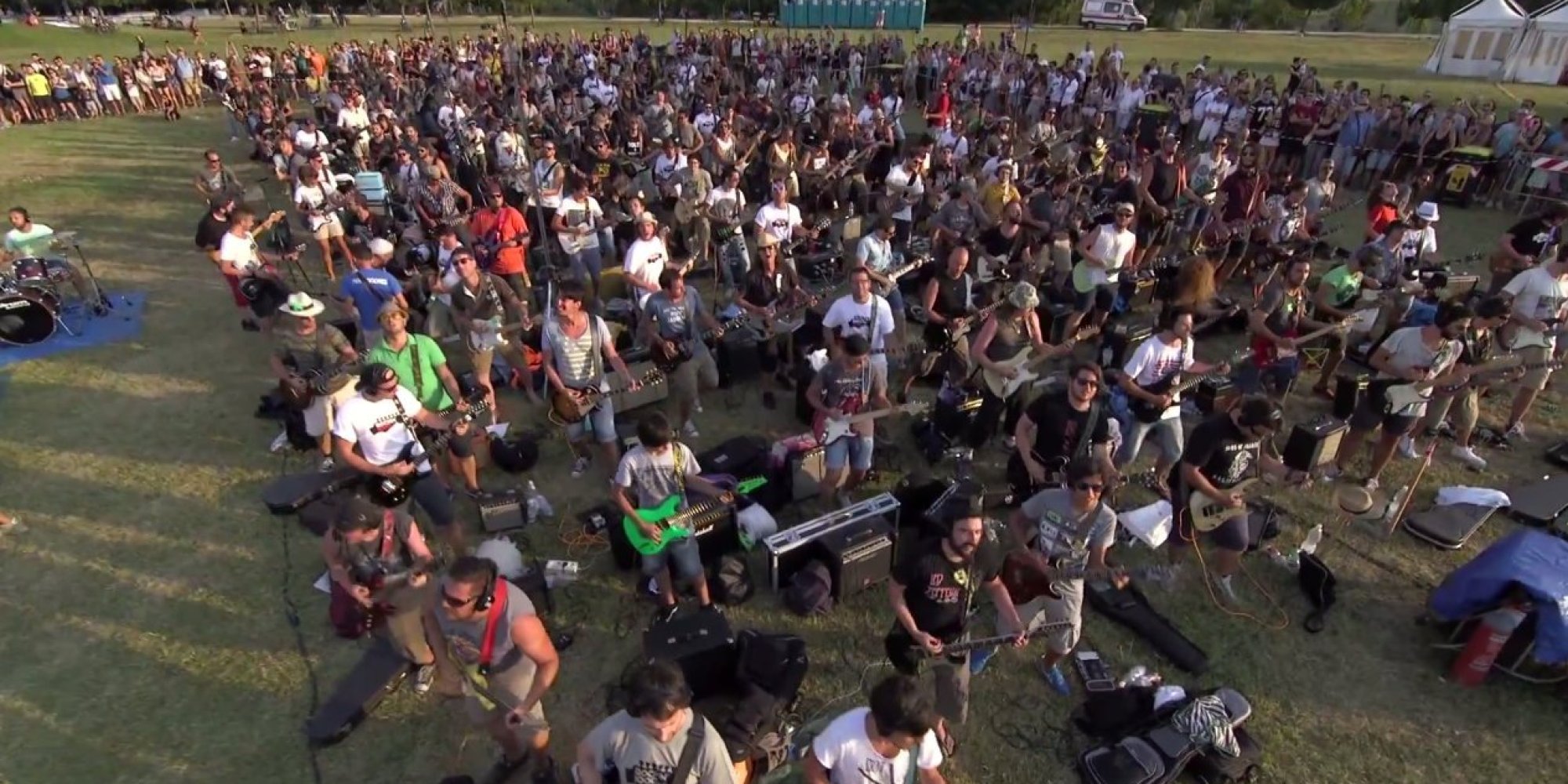 1000 Musicians Play Foo Fighters' Song AT THE SAME TIME
