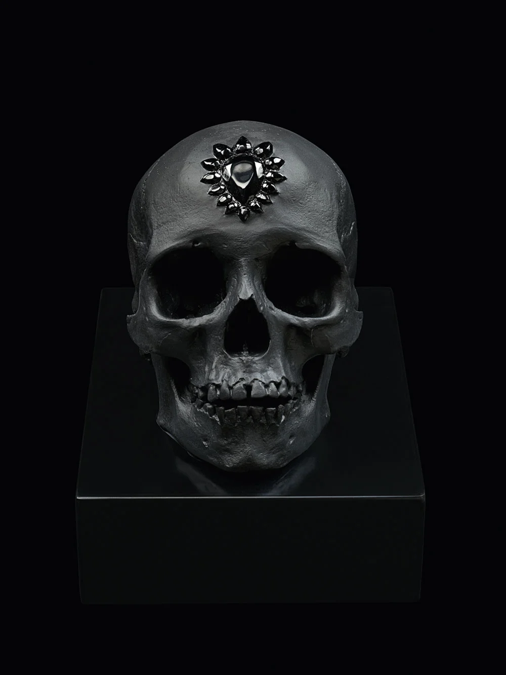 KW04 | Die Geschäftsbericht Saison startet bei uns mit dem zwischenzeitlich dritten Bericht für die Lalique Group – es lebe der französische Luxus (trotz Totenkopf von Damien Hirst)