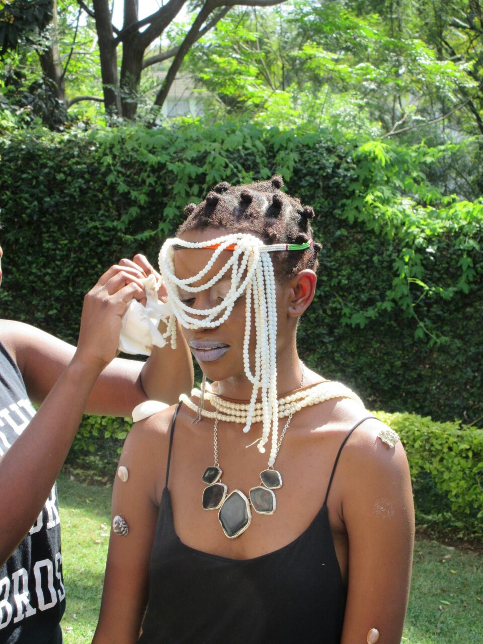 Look 3: Goddess of the ocean means pearls and shells all day! And I kept on my bantu-knot hairdo from the night before to stay in the African theme of things. Comment if you want to know how I do them ;)