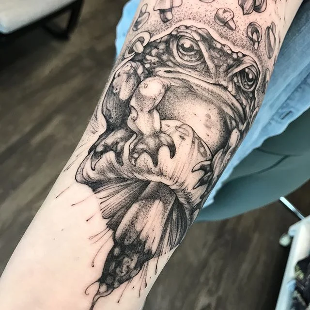 I really enjoyed this grumpy toad a little too much.  And with 13 little mushrooms 🍄 swirling around his head, technically it&rsquo;s my first &ldquo;Friday the 13th&rdquo; tattoo... 👏🏻🧟&zwj;♂️🐸